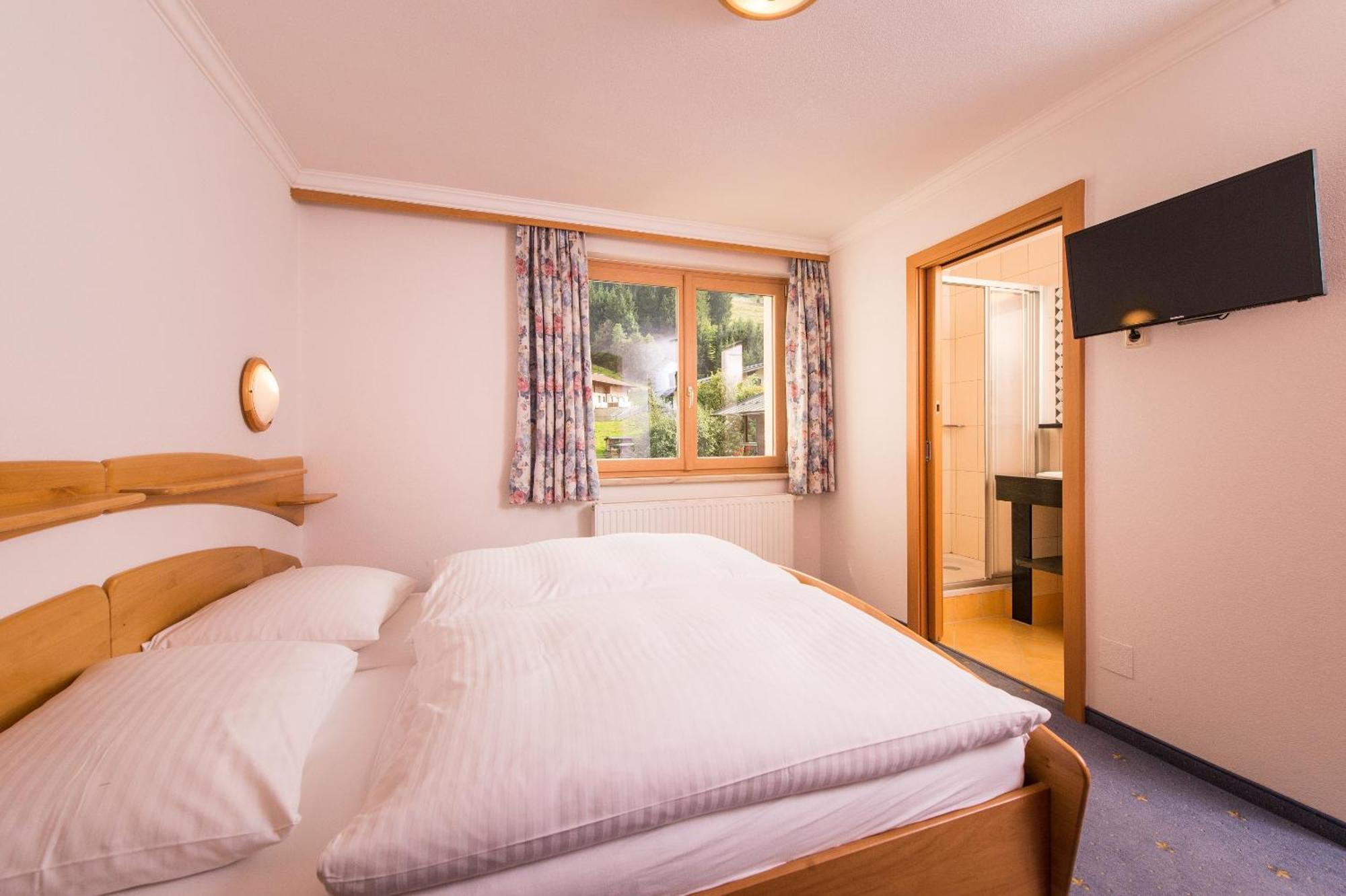 Hotel Barbarahof Saalbach, Inkl Jokercard Стая снимка